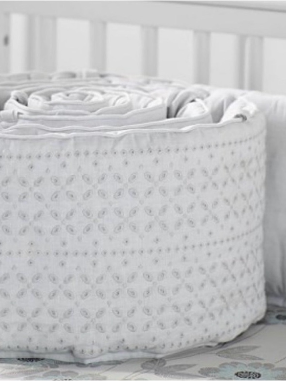 Pottery barn White eyelet - Soft Nursery Bedding
